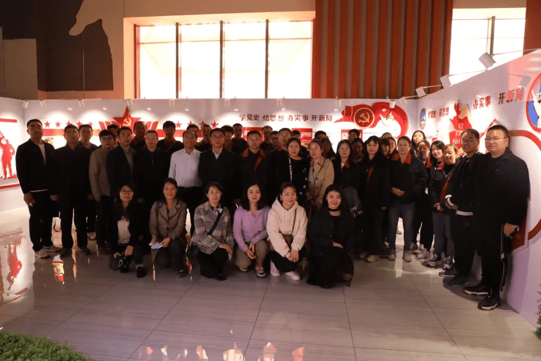 陜建產(chǎn)投集團(tuán)機(jī)關(guān)黨支部和新型建材公司黨總支開展觀看《長津湖》主題黨日活動(dòng)