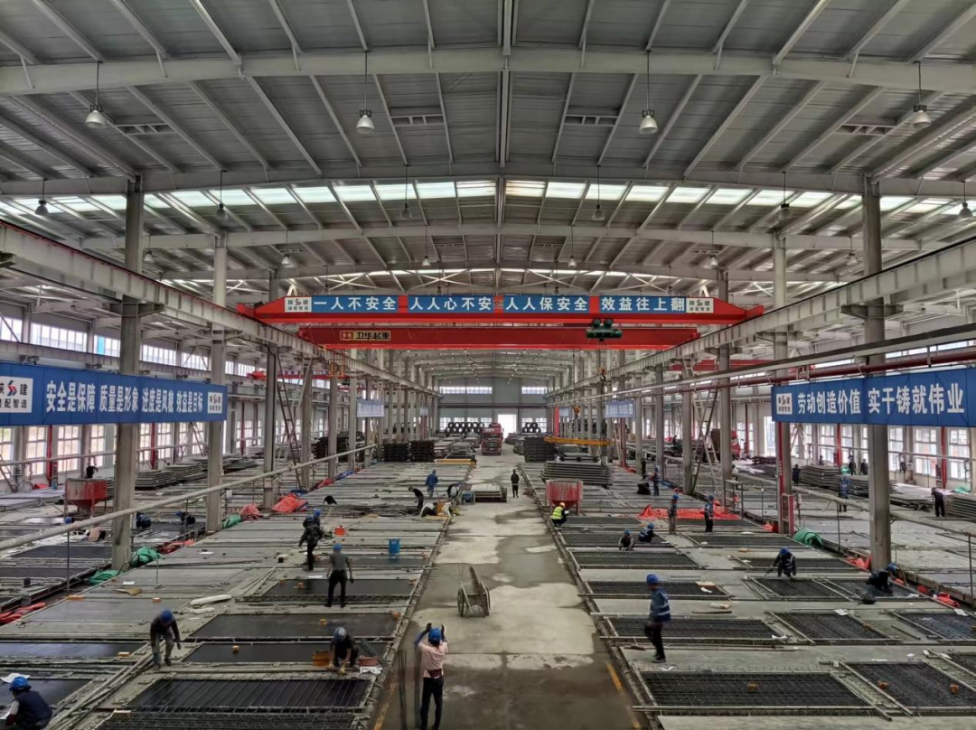 開足馬力忙生產 產能躍上新水平|陜建裝配智造第二廠區(qū)產能提升首戰(zhàn)告捷！